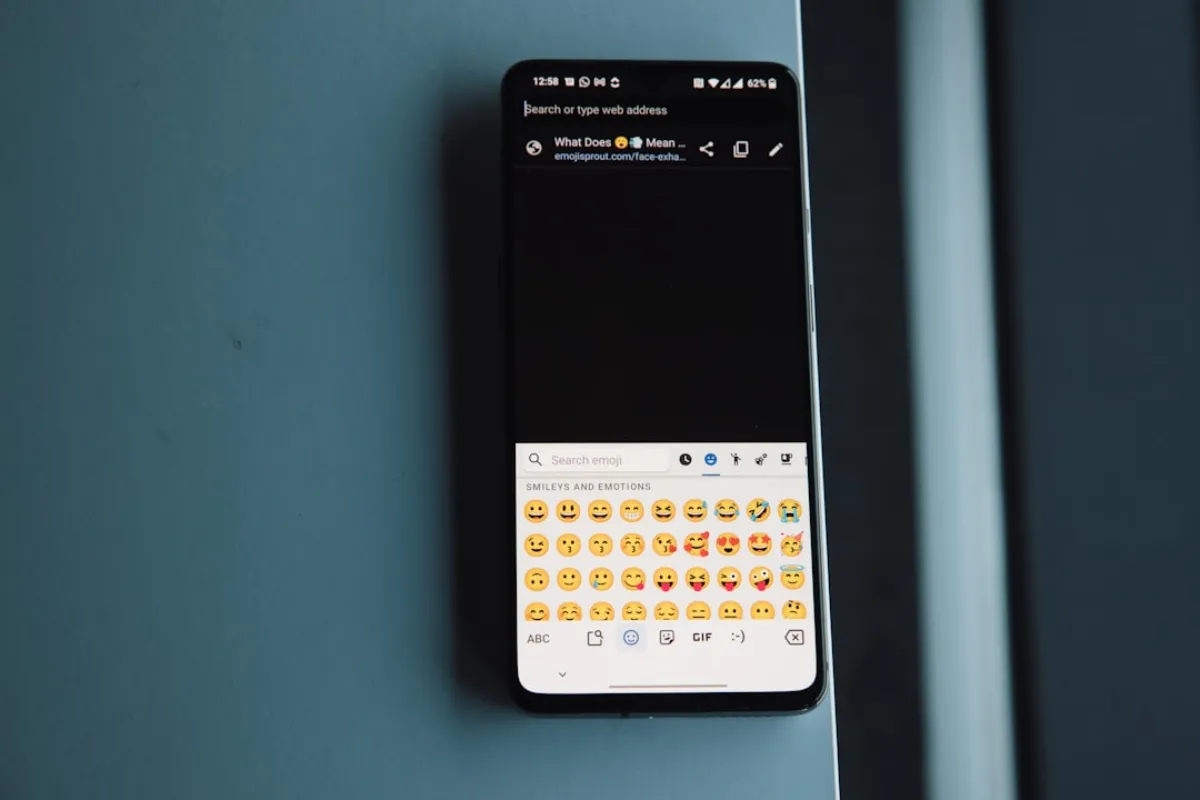 How to Turn On Voice Typing on Android (Pixel and Samsung)